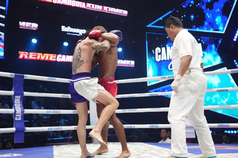Pol de Santiago combate clinch