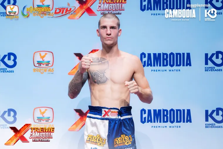 Pol de Santiago posado Xtreme Cambodia