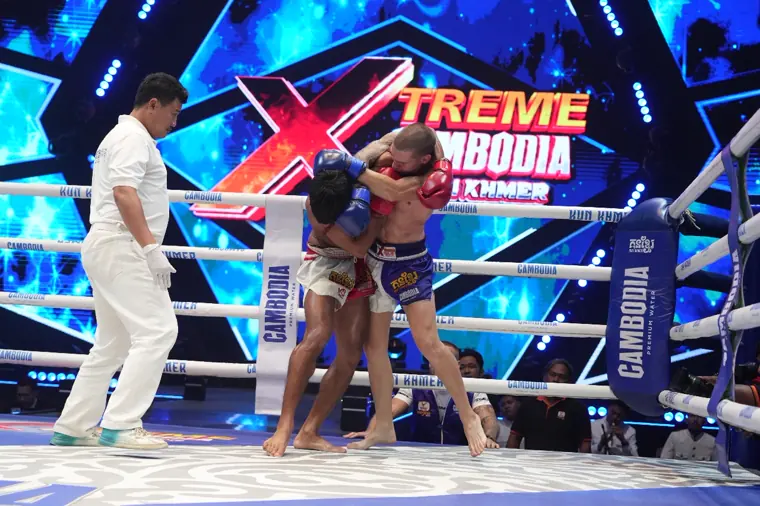 Pol de Santiago clinch Cambodia