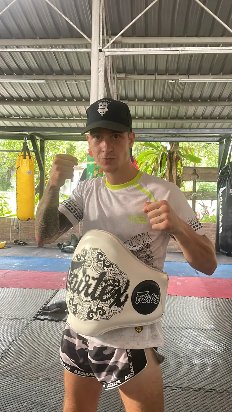 Pol de Santiago entrenamiento Tailandia